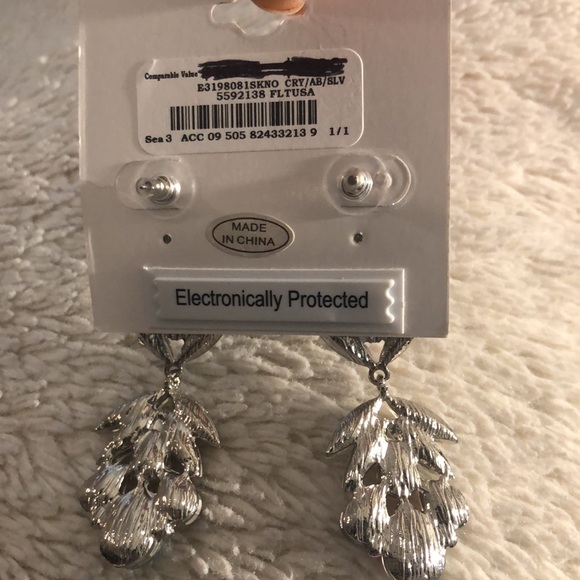 PIERCED EARRINGS - Picture 7 of 7